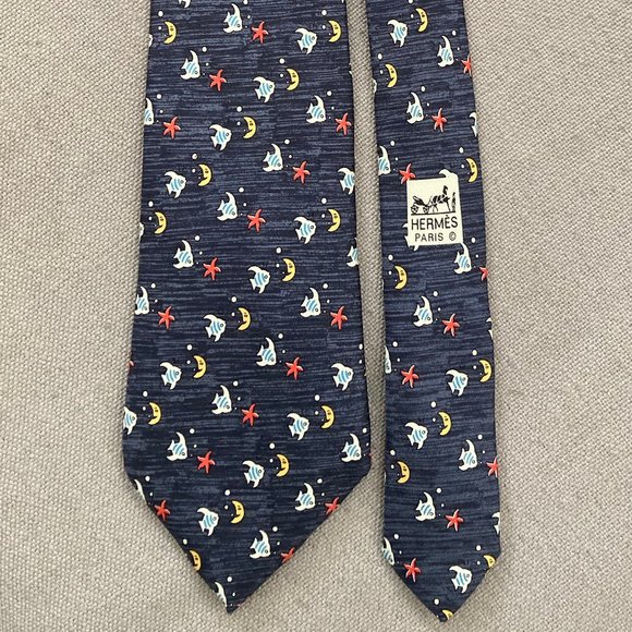 100% REAL HERMES TIE ~ DARK BLUE w FUN ANGEL FISH & YELLOW MOONS RED STARFISH - Picture 6 of 6